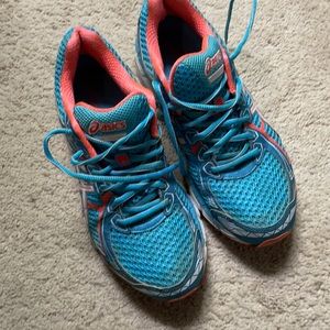 Asics sneaker. Size 9